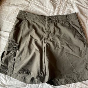 Women’s Green Khaki Patagonia Baggies 5” Hiking Shorts, Size 2